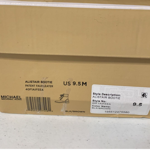 Michael Kors Women's SIZE 9.5 M Alistair Lace-Up Lug Sole Combat Booties… - Picture 9 of 9